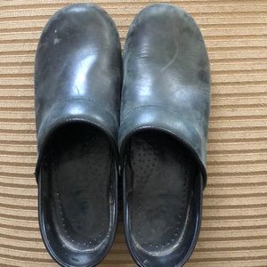 sanita( Dansko) black clogs size 8(38 EUR).